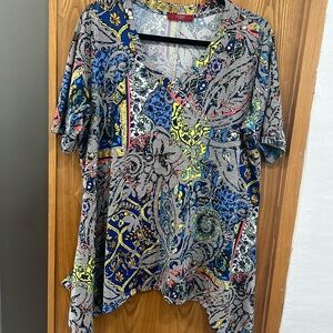 Cyrus Woman 1X V-Neck Short Sleeves High Low Tunic Top